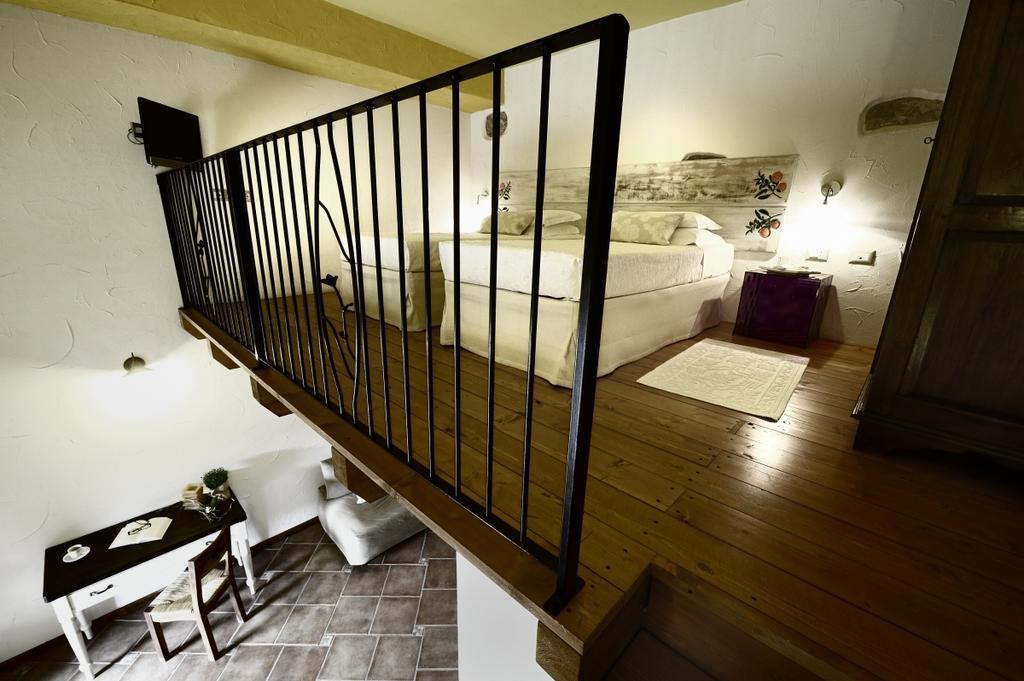 Il Giardino Degli Aranci Bed & Breakfast Mores Bagian luar foto