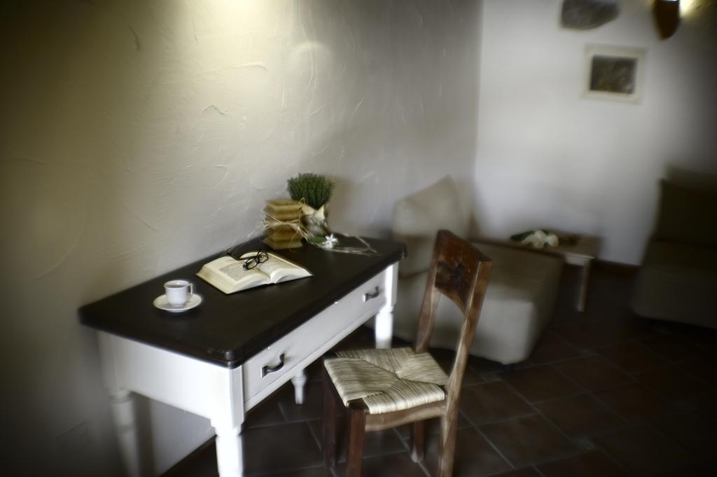 Il Giardino Degli Aranci Bed & Breakfast Mores Ruang foto